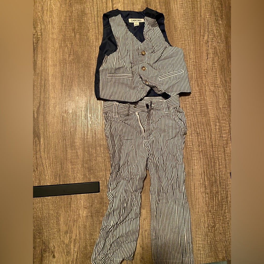 Seersucker 2piece & a corduroy vest